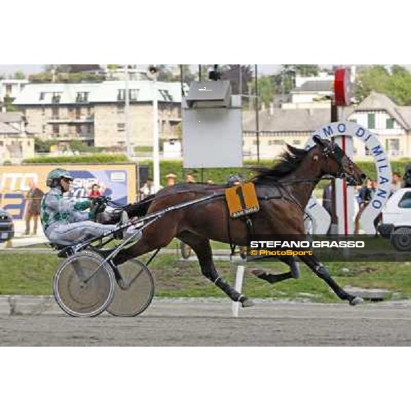 Andrea Guzzinati with Lisa America wins the Gran Premio d\' Europa Milano, 25th april 2009 ph. Stefano Grasso