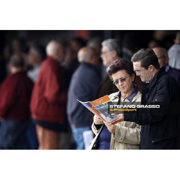 racegoers study the form at San Siro trotting racetrack Milan, 25th april 2009 ph. Stefano Grasso