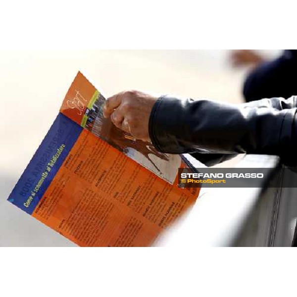 racecard of San Siro trotting racetrack Milan, 25th april 2009 ph. Stefano Grasso