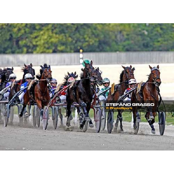 Santo Mollo with Lana del Rio leads the group during the first turn of the Gran Premio d\' Europa, followed by Le Touquet and Lisa America Milan, 25th april 2009 ph. Stefano Grasso