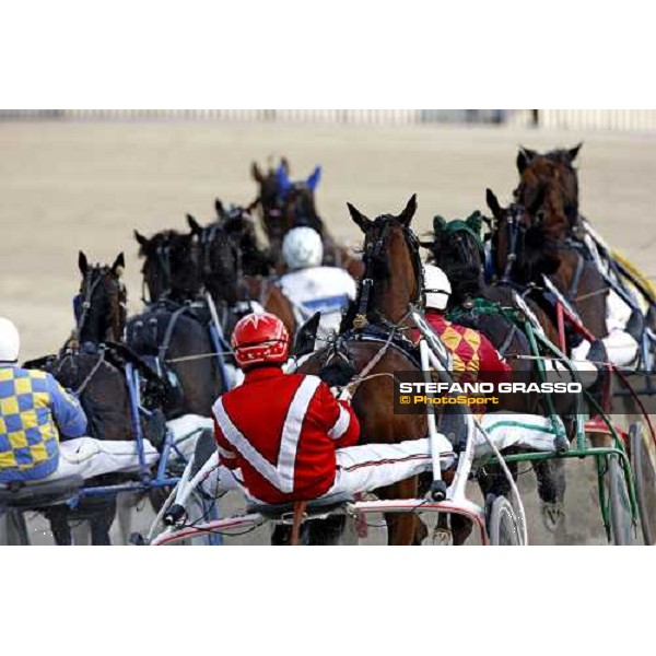 the horses turn the last bend during he Gran Premio d\' Europa Filly Milan, 25th april 2009 ph. Stefano Grasso