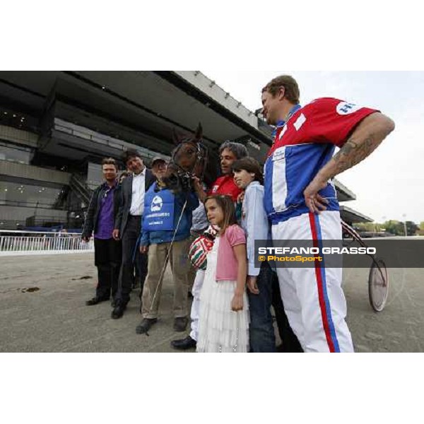 Pietro Gubellini poses with Lover Power, Harri Rantanen and the horse connection, winners of Gran Premio d\' Europa Filly Milan, 25th april 2009 ph. Stefano Grasso