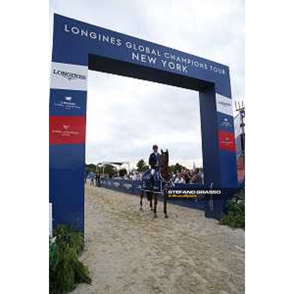 LGCT of New York - Grand Prix - Prize giving ceremony - Ben Maher (GBR) - New York, Governors Island - 29 September 2019 - ph.Stefano Grasso/LGCT