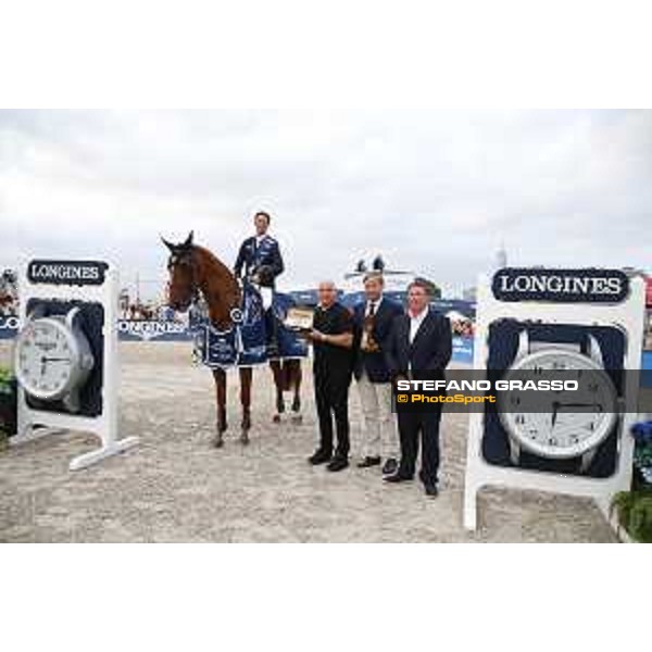 LGCT of New York - Grand Prix - Prize giving ceremony - Ben Maher (GBR), Andre Agassi, Charles Villoz (VP and Head of International Sales at Longines), Jan Tops (President of LGCT and co-founder of GCL) - New York, Governors Island - 29 September 2019 - ph.Stefano Grasso/LGCT