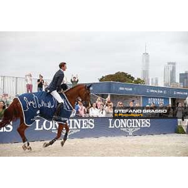 LGCT of New York - Grand Prix - Prize giving ceremony - Lap of honor for Ben Maher (GBR) - New York, Governors Island - 29 September 2019 - ph.Stefano Grasso/LGCT