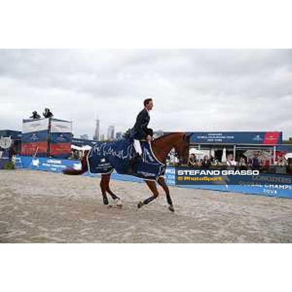 LGCT of New York - Overall standing - Lap of honour for Ben Maher (GBR) - New York, Governors Island - 29 September 2019 - ph.Stefano Grasso/LGCT