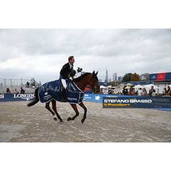 LGCT of New York - Overall standing - Lap of honour for Ben Maher (GBR) - New York, Governors Island - 29 September 2019 - ph.Stefano Grasso/LGCT
