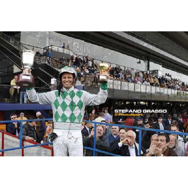 Andrea Guzzinati stands the cups after winning the Gran Premio d\' Europa Milan, 25th april 2009 ph. Stefano Grasso