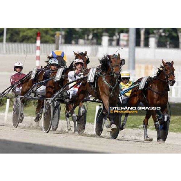 Roberto Vecchione with Malesia goes tio win the Premio Emilia Milan, 25th april 2009 ph. Stefano Grasso