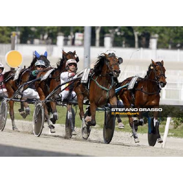 Roberto Vecchione with Malesia goes tio win the Premio Emilia Milan, 25th april 2009 ph. Stefano Grasso