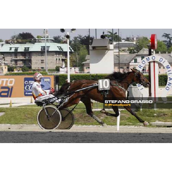 Roberto Vecchione with Malesia wins the Premio Emilia Milan, 25th april 2009 ph. Stefano Grasso