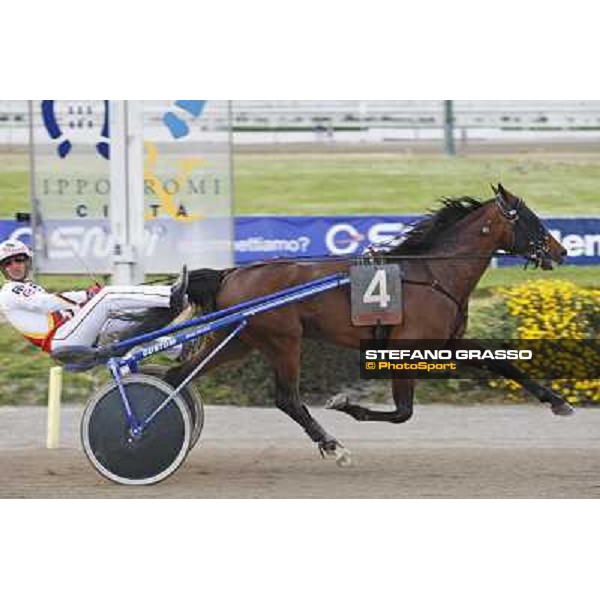 Roberto Vecchione with Marimari wins the Gran Premio Maschio Angioino Napoli, 2st may 2009 ph. Stefano Grasso