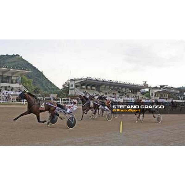 Roberto Vecchione with Marimari wins the Gran Premio Maschio Angioino Napoli, 2st may 2009 ph. Stefano Grasso