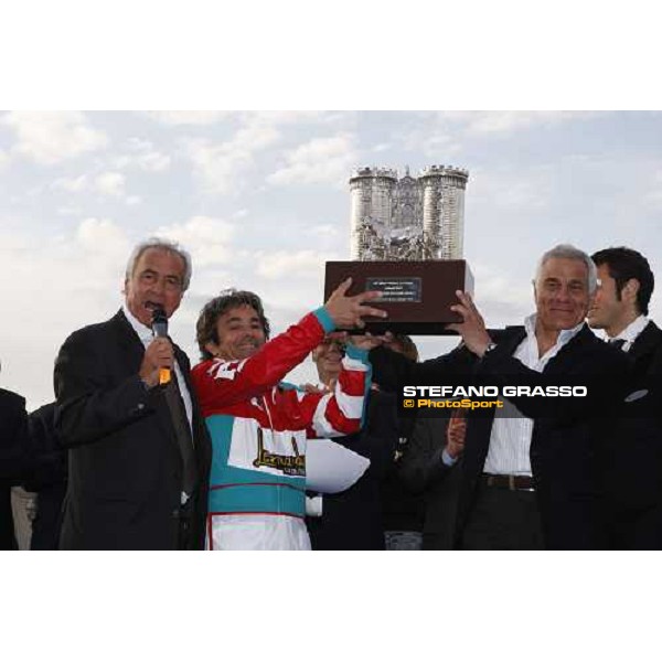 giving prize for Pietro Gubellini winner with island Effe of the the 60° Gran Premio Lotteria - Trofeo Snai Napoli, 3rd may 2009 ph. Stefano Grasso