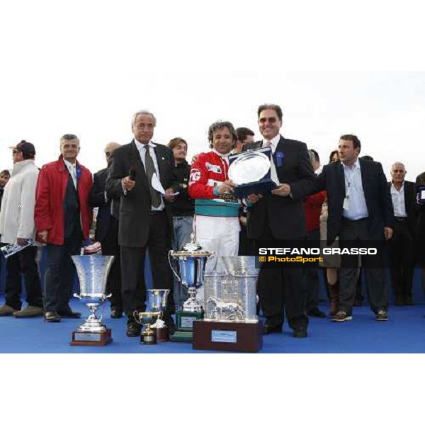 giving prize for Pietro Gubellini winner with island Effe of the the 60° Gran Premio Lotteria - Trofeo Snai Napoli, 3rd may 2009 ph. Stefano Grasso