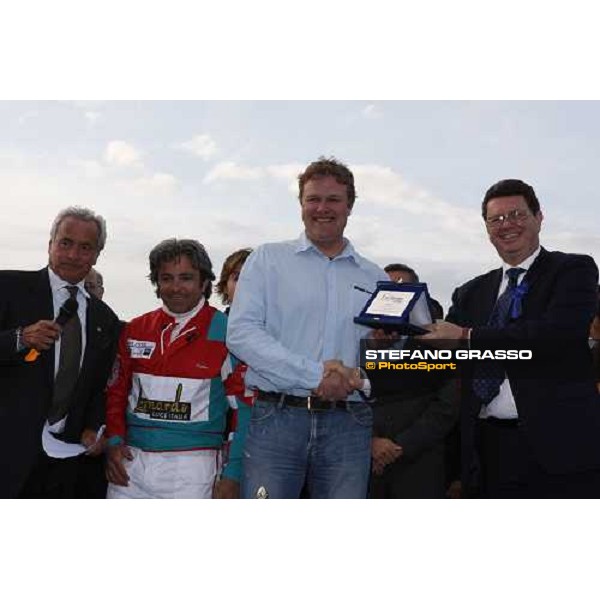 giving prize for Pietro Gubellini winner with island Effe of the the 60° Gran Premio Lotteria - Trofeo Snai Napoli, 3rd may 2009 ph. Stefano Grasso