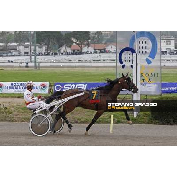 Roberto Vecchione with Algiers Hall wins the 1st heat of Gran Premio Lotteria - Trofeo Snai Napoli, 3rd may 2009 ph. Stefano Grasso