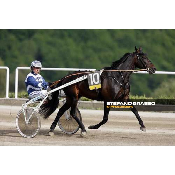 T.Uhrberg with In Cap N\'Gown warming up before the start of the consolation prize of 60¡ Gran Premio Lotteria - Trofeo Snai Napoli, 3rd may 2009 ph. Stefano Grasso