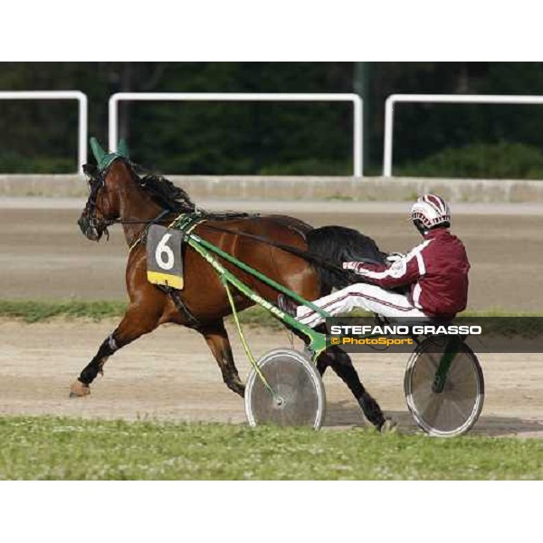 Francesco Facci with Gironda As warming up before the start of the consolation prize of 60¡ Gran Premio Lotteria - Trofeo Snai Napoli, 3rd may 2009 ph. Stefano Grasso