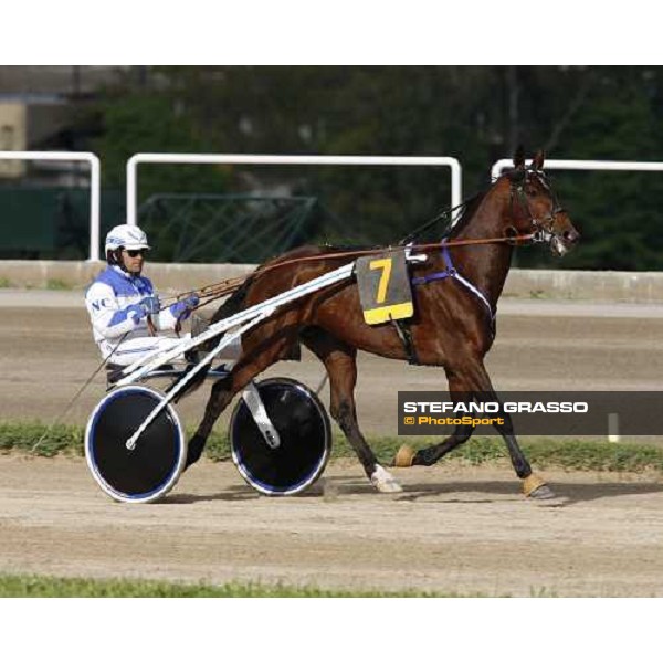 Natale Cintura with Grintoso Gv warming up before the start of the consolation prize of 60¡ Gran Premio Lotteria - Trofeo Snai Napoli, 3rd may 2009 ph. Stefano Grasso