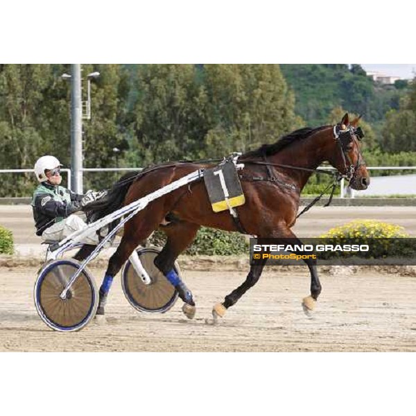 Enrico Bellei with Gleno Dei warming up before the start of the consolation prize of 60¡ Gran Premio Lotteria - Trofeo Snai Napoli, 3rd may 2009 ph. Stefano Grasso