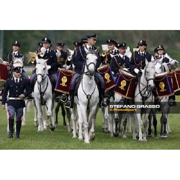 The Fanfara of Polizia a Cavallo performing before the start of the final of 60¡ Gran Premio Lotteria - Trofeo Snai Napoli, 3rd may 2009 ph. Stefano Grasso