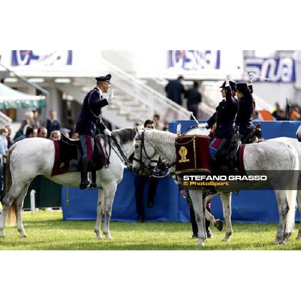 The Fanfara of Polizia a Cavallo performing before the start of the final of 60¡ Gran Premio Lotteria - Trofeo Snai Napoli, 3rd may 2009 ph. Stefano Grasso