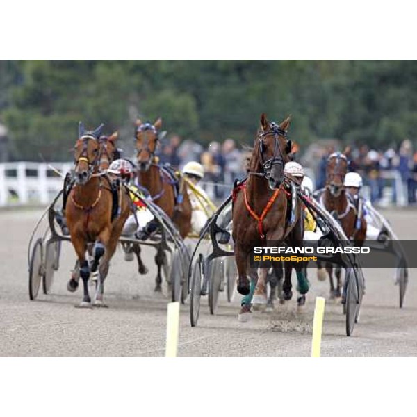 Jean Michel Bazire with Oiseau de Feux leads and goes to win the 3rd heat of the 60¡ Gran Premio Lotteria - Trofeo Snai Napoli, 3rd may 2009 ph. Stefano Grasso
