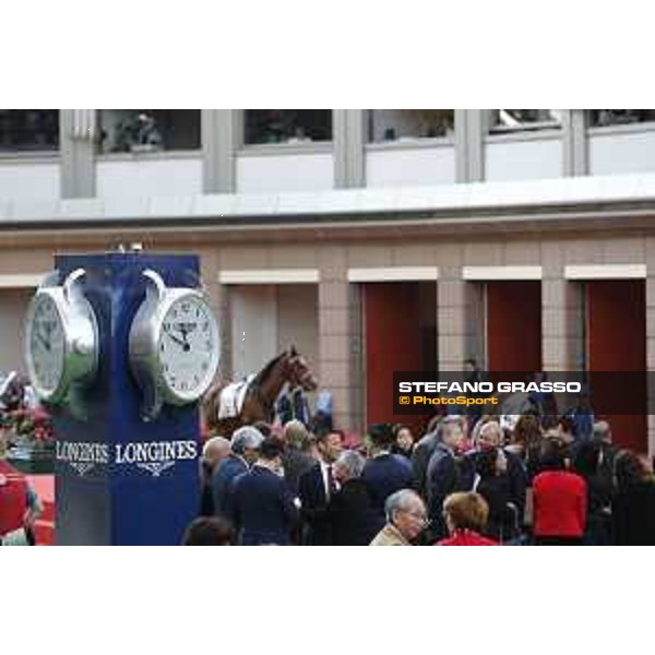LHKIR 2019 - Parade ring - racegoers - Hong Kong, Sha Tin Racecourse - 8 December 2019 - ph.Stefano Grasso/Longines