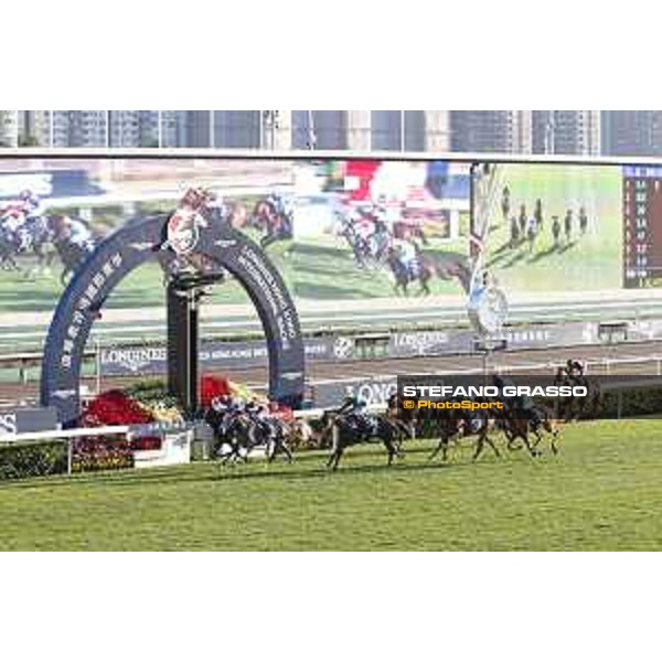 LHKIR 2019 - Longines Hong Kong Cup - M Matsuoka on Win Bright - Hong Kong, Sha Tin Racecourse - 8 December 2019 - ph.Stefano Grasso/Longines