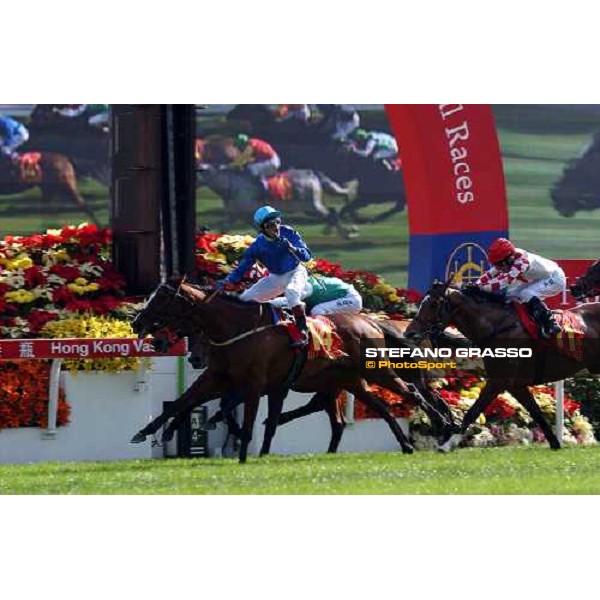 Dominuqe Boeuf on Vallee Enchantee wins The Hong Kong Vase Sha Tin 14-12-03 ph.Stefano Grasso