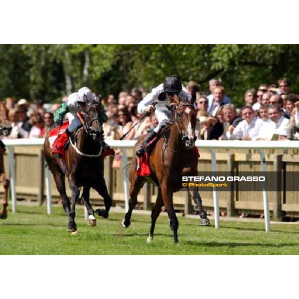 last twenty meters of The Falmouth Stakes- Jhonny Murtagh on Soviet Song leads beating the favourite Attraction Newmarket, 6th june 2004 ph. Stefano Grasso
