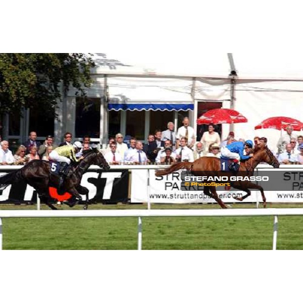Frankie Dettori on Belenus wins the Strutt \' Parker Maiden Stakes Newmarket 6th july 2004 ph. Stefano Grasso