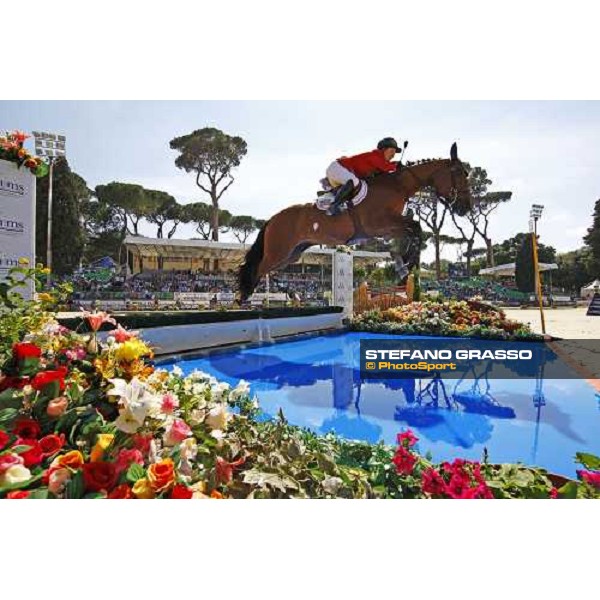Lauren Hough on Quick Study jumps the water jump and goes to win the Meydan Fei Nations Cup Rome, 29th may 2009 ph. Stefano Grasso