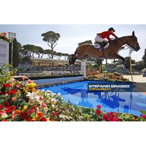 Ashlee Bond on Cadett 7 jumps the water jump and goes to win the Meydan Fei Nations Cup Rome, 29th may 2009 ph. Stefano Grasso
