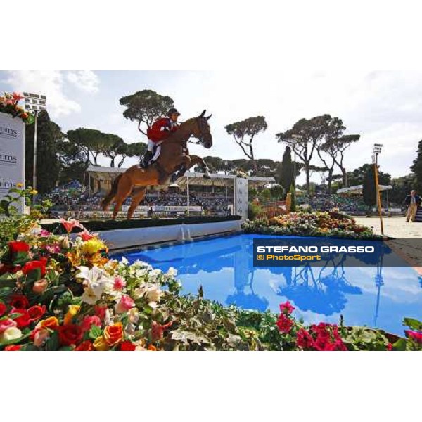 Ashlee Bond on Cadett 7 jumps the water jump and goes to win the Meydan Fei Nations Cup Rome, 29th may 2009 ph. Stefano Grasso