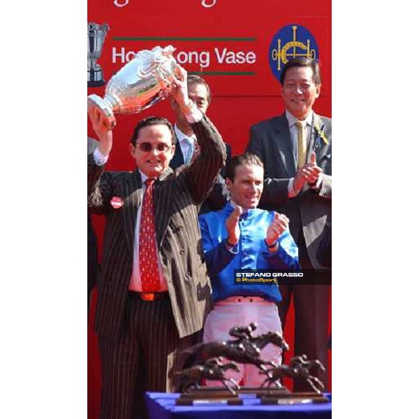 Daniel Wildenstein and Dominque Boeuf at the prize giving of Hong Kong Vase Sha Tin 14-12-03 ph.Stefano Grasso