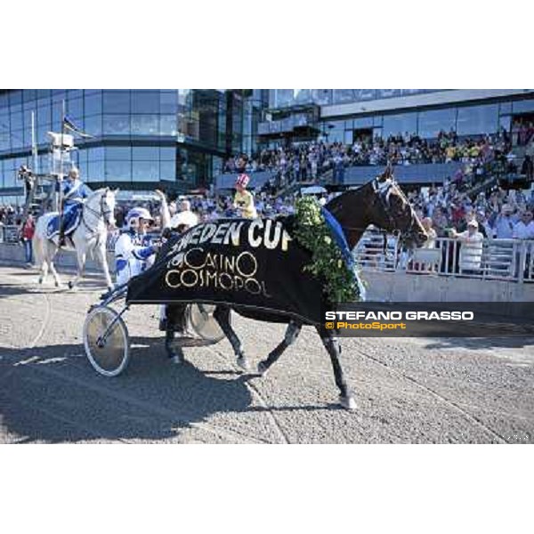 Pekka Korpi parades with Express Merett after winning the Sweden Cup Casino Cosmopol Stockholm - Solvalla, 30th may 2009 ph.Stefano Grasso
