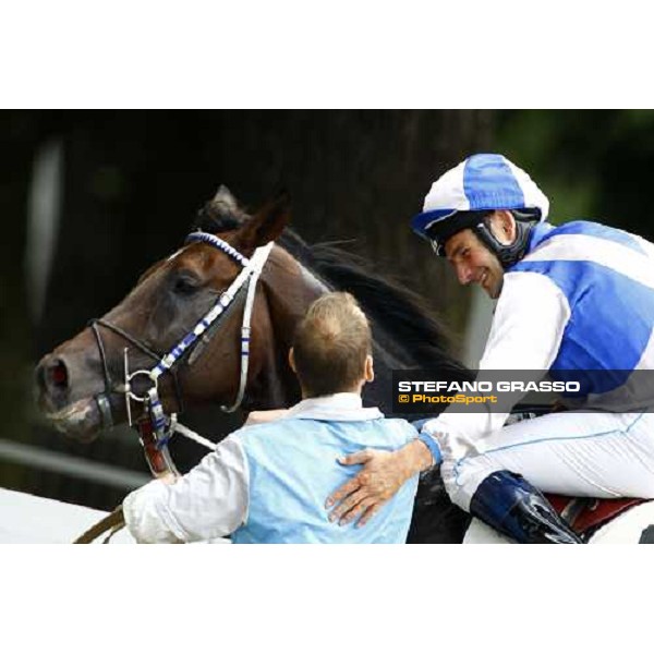 Dirck Furhmann thanks the groom after winning on Frammassone the Criterium di Primavera Merano, 21st june 2009 ph. Stefano Grasso