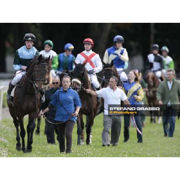 Allegan opens the parade of the 1¡ Grande Steeple-Chase d\' Europa, followed by Asselin, Belmont Merano, 21st june 2009 ph. Stefano Grasso