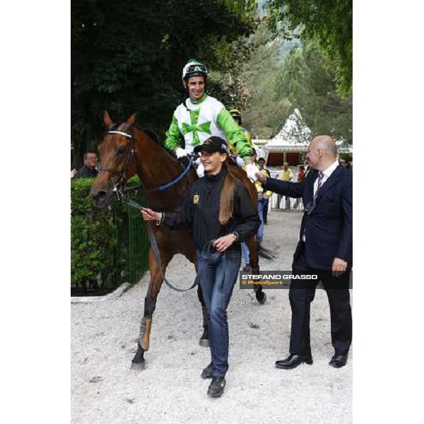 Rodolfo Casieri congratulates with Raffaele Romano on Sharstar entering the winner circle of the 1¡ Grande Steeple-Chase d\' Europa Merano, 21st june 2009 ph. Stefano Grasso