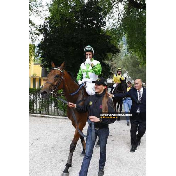 Rodolfo Casieri congratulates with Raffaele Romano on Sharstar entering the winner circle of the 1¡ Grande Steeple-Chase d\' Europa Merano, 21st june 2009 ph. Stefano Grasso