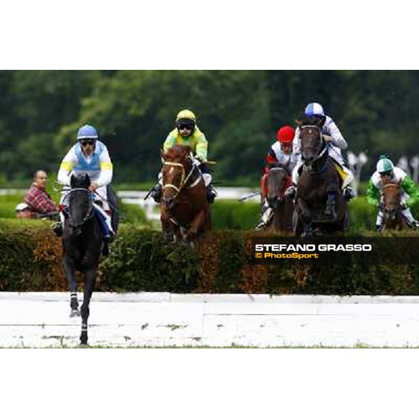 at right Dirck Furhmann on Frammassone jumps and goes to win the Criterium di Primavera - at left Ganeden Merano, 21st june 2009 ph. Stefano Grasso