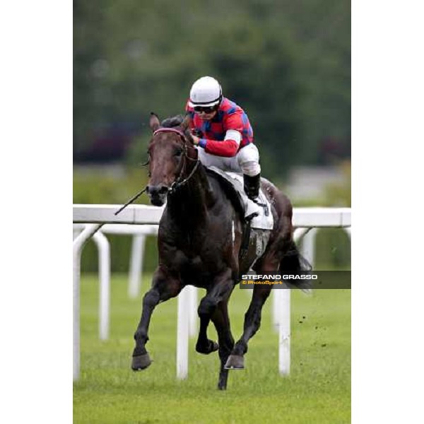 Umberto Rispoli on Tuliangreen goes to win the Premio d\' Estate Milano, 20th june 2009 ph. Stefano Grasso