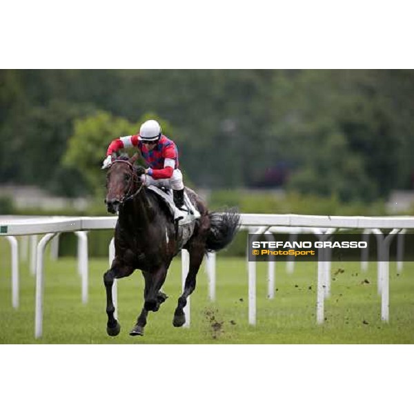 Umberto Rispoli on Tuliangreen goes to win the Premio d\' Estate Milano, 20th june 2009 ph. Stefano Grasso