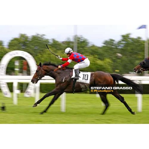 Umberto Rispoli on Tuliangreen wins the Premio d\' Estate Milano, 20th june 2009 ph. Stefano Grasso