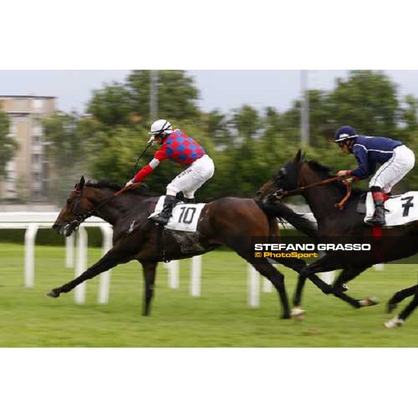 Umberto Rispoli on Tuliangreen wins the Premio d\' Estate beating Silvano Mulas on Leuci Lamps Milano, 20th june 2009 ph. Stefano Grasso