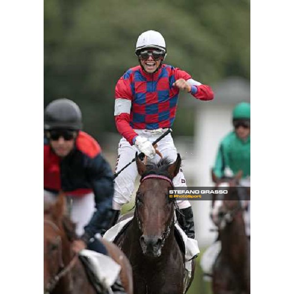 Umberto Rispoli exults after winning with Tuliangreen the Premio D\' Estate Milano, 20th june 2009 ph. Stefano Grasso