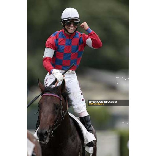 Umberto Rispoli exults after winning with Tuliangreen the Premio D\' Estate Milano, 20th june 2009 ph. Stefano Grasso