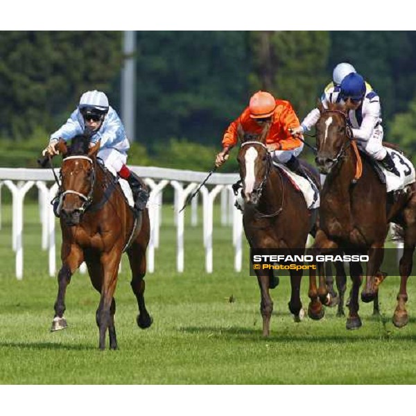 Karoly Kerekes on Lady Alida goes to win the Premio Mario Incisa della Rocchetta beating Umberto Rispoli on Catch Wind Milano, 20th june 2009 ph. Stefano Grasso